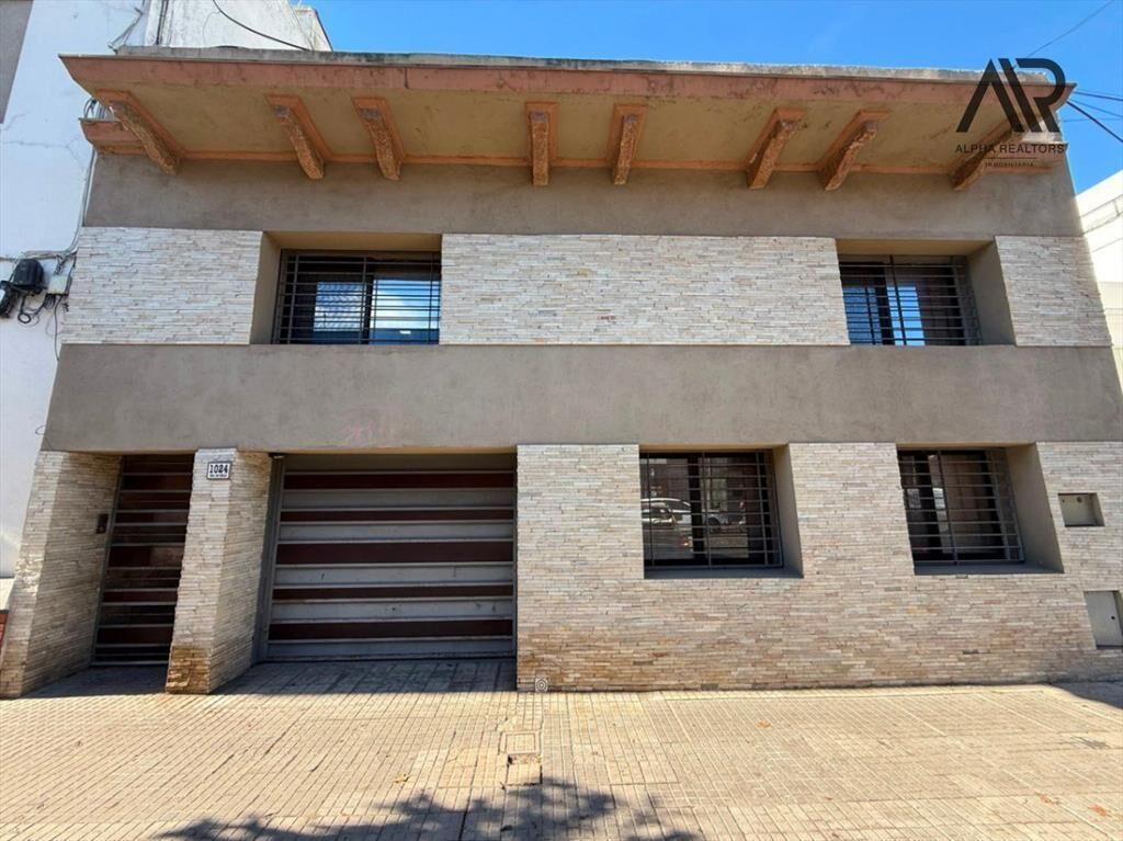 Casa en venta c/ cochera en Barrio Sur