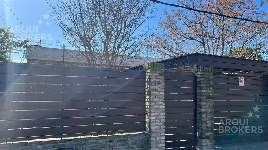 Casa de dos dormitorios en  venta en Jardines del Hipódromo