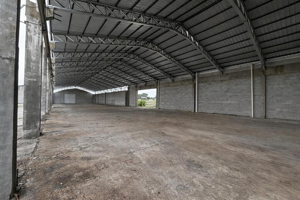 Proximo Garzón y San Quintin, Galpón de 2000m2,  terreno de