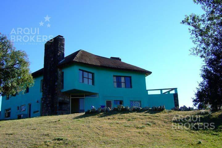 Casa de 4 dormitorios en venta en  Villa Serrana