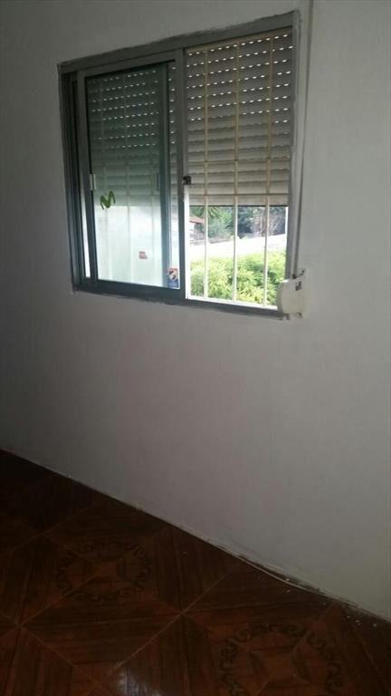 Apartamento- casa al fondo de 4 dormitorios, Sayago