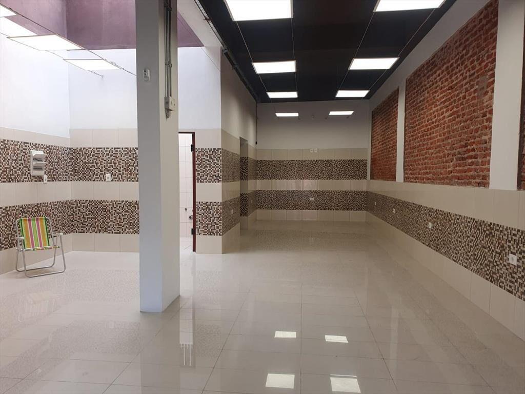 Local - Acevedo Diaz proximo Tres Cruces, 6 mts de frente,