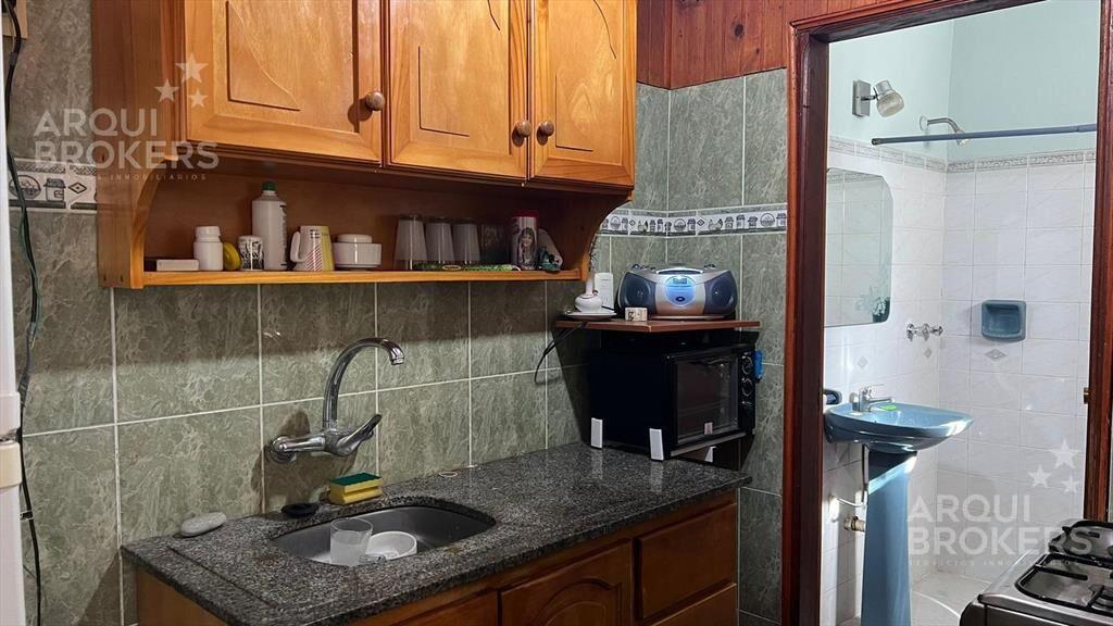 Casa de dos dormitorios en  venta en Jardines del Hipódromo