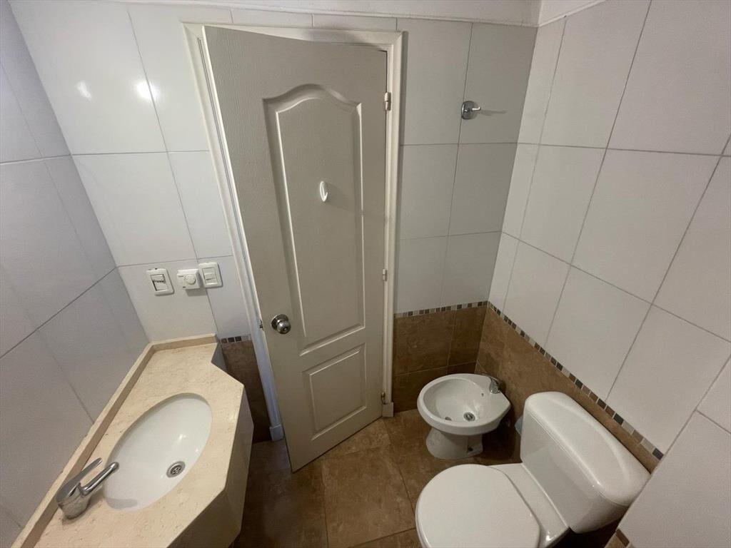 Apartamento monoambiente en alquiler sobre Rambla Malvín -