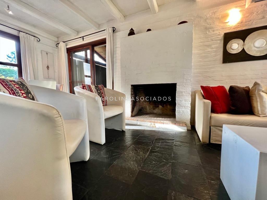 Casa en alquiler de 2 dormitorios en barrio privado Parque