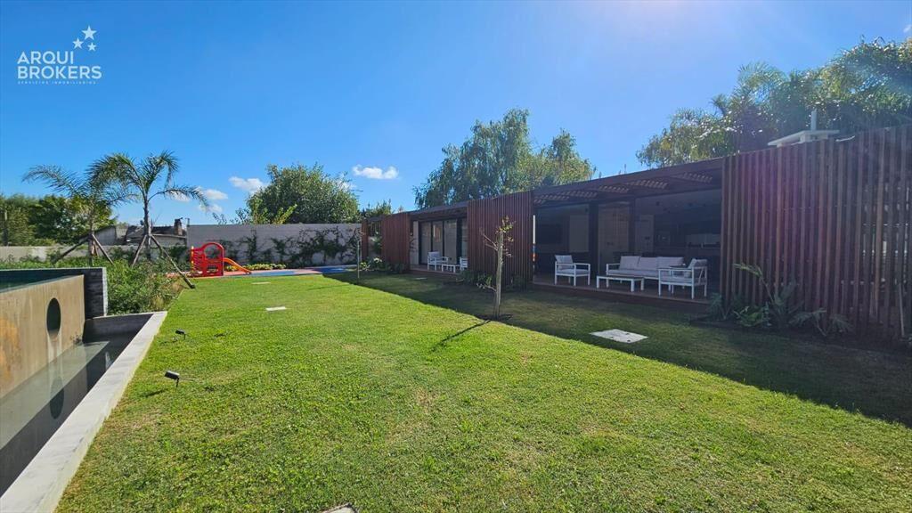 Apartamento penthouse de tres dormitorios en alquiler en Ca