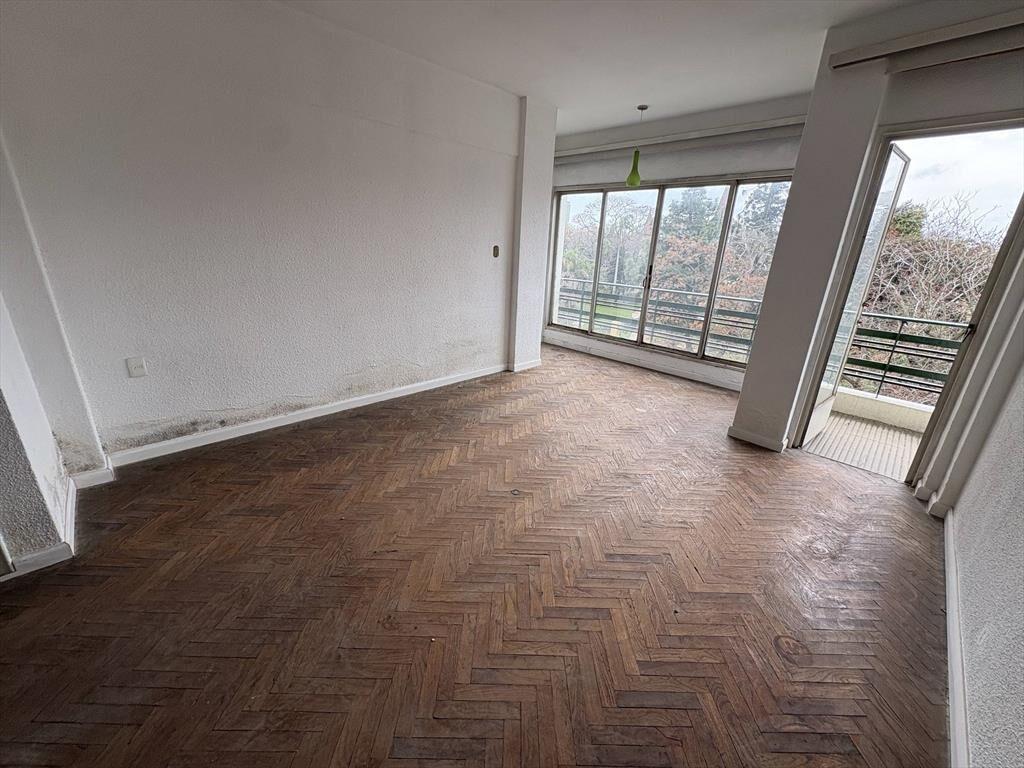 Alquiler  Apartamento al frente con un dormitorio y terraza
