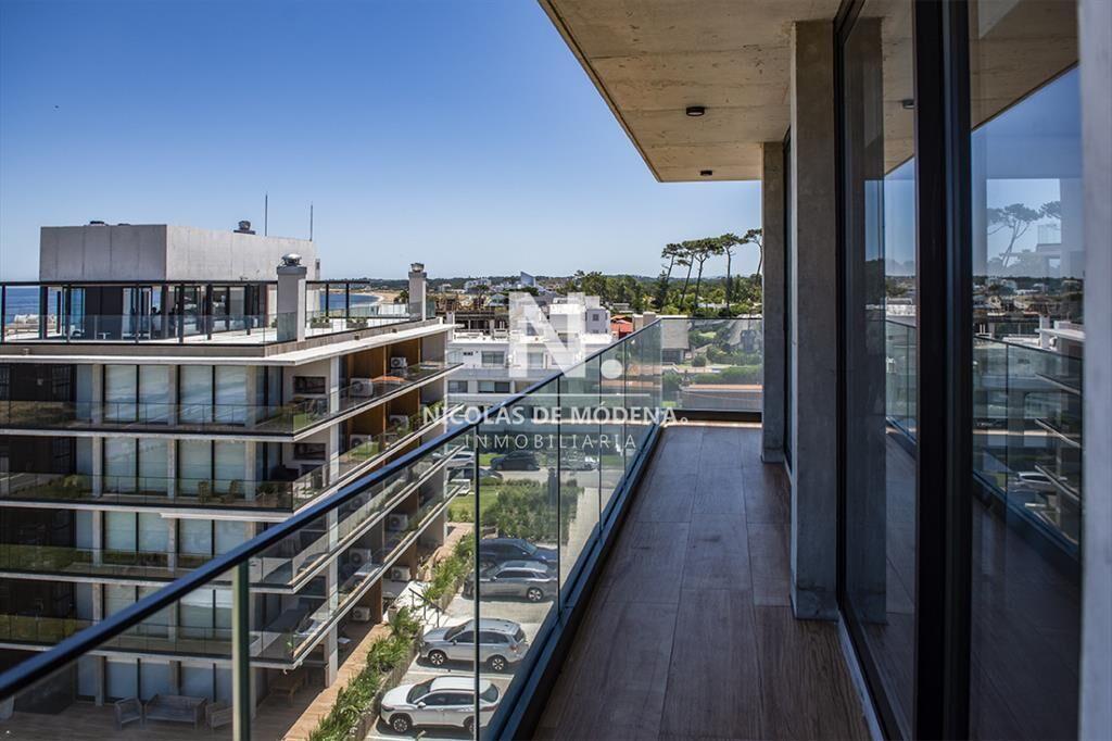 Alquiler en Primera Línea en Pinares: Exclusivo Apartament