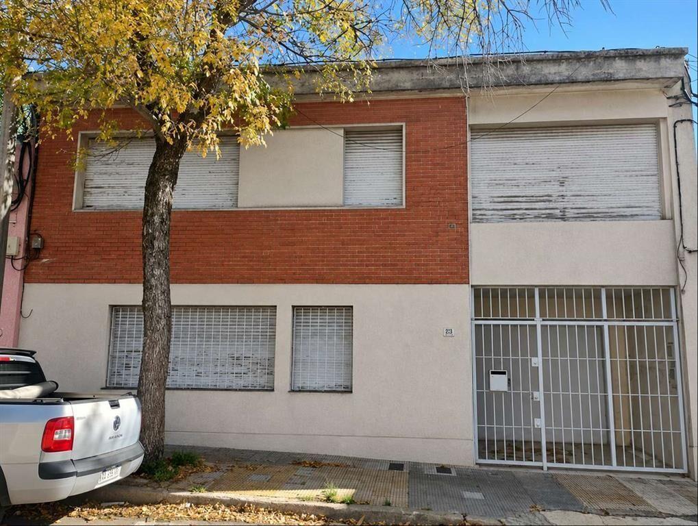 2 CASAS MISMO PADRÓN 4 dormitorios 3 baños Villa Dolores Ve
