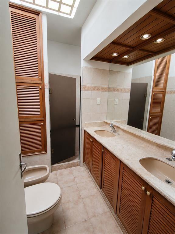 Alquilo casa 4 dormitorios en Punta Gorda