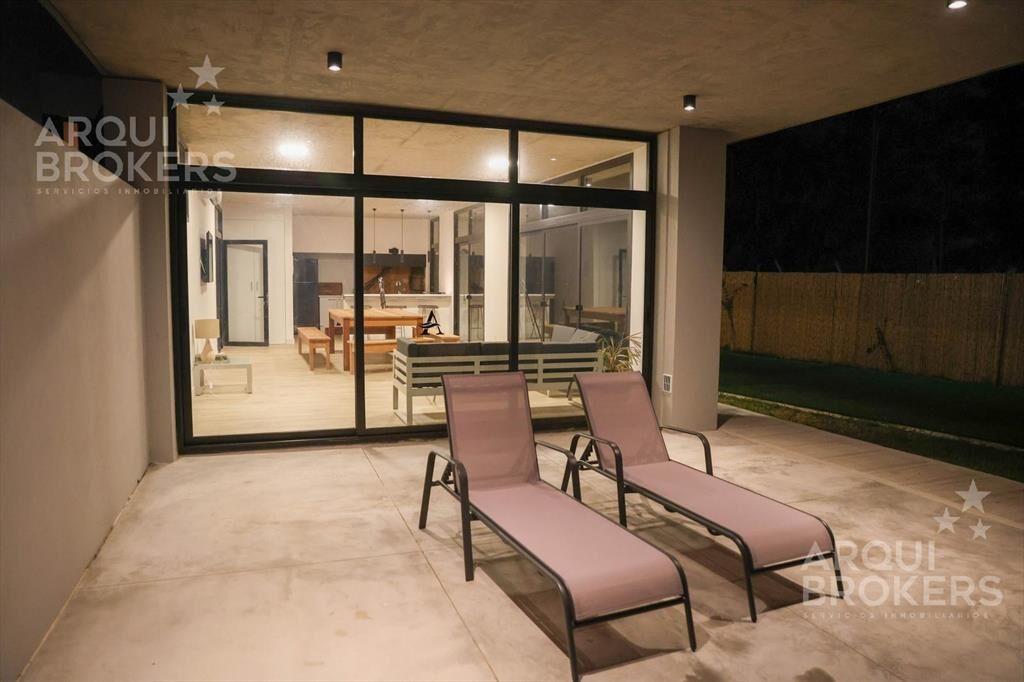 Venta casa tres dormitorios en Parque Miramar - 01B