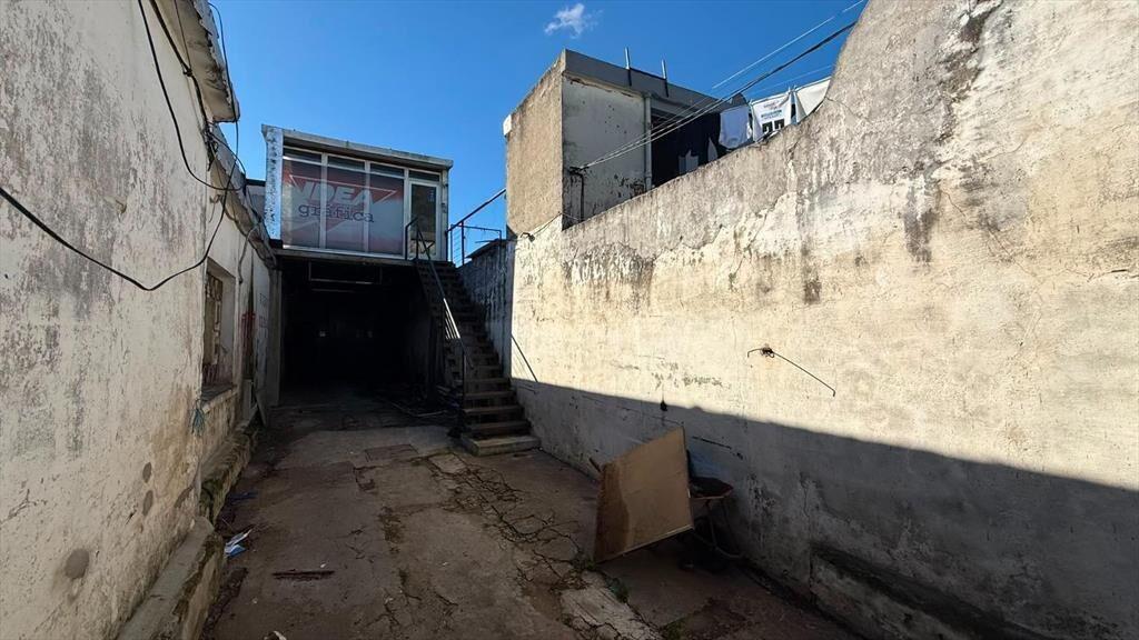 Próximo Bvar Artigas esq. Yaguari, deposito + oficinas, 290