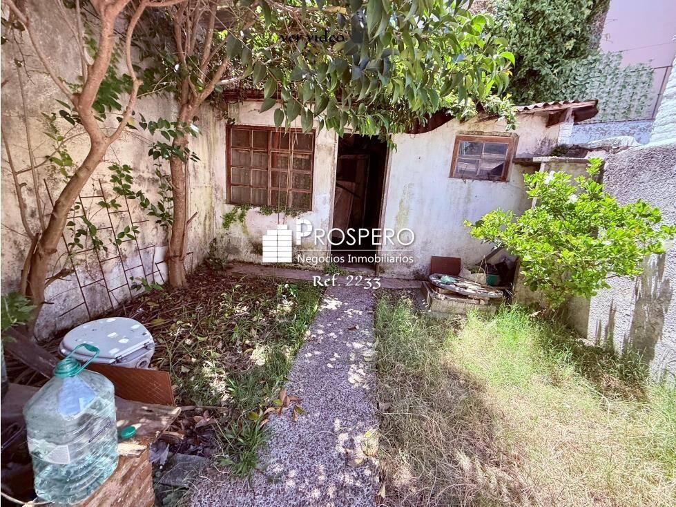 2233/3 Venta terreno con construccion de  2dorm Pocitos Fond