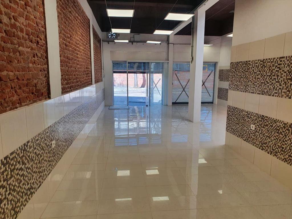 Local - Acevedo Diaz proximo Tres Cruces, 6 mts de frente,