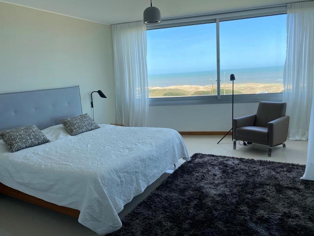Alquiler 3 dormitorios en torre de categoría Punta del Este