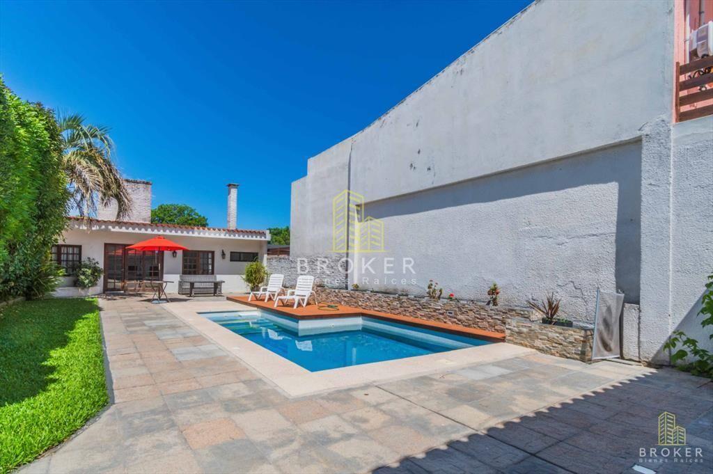 alquiler casa 3 dormitorios mas servicio y piscina en punta