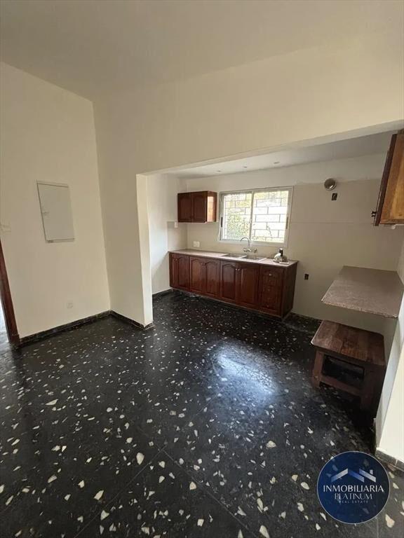 Casa en alquiler c/ cochera en Carrasco Norte