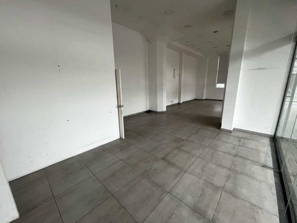 Martin Garcia esq. Terra, 80 m2 de salón, 12 mts de frente,