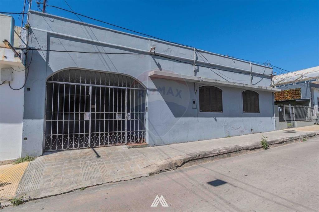 Venta casa 2 o 3 dormitorios en centro de Pando