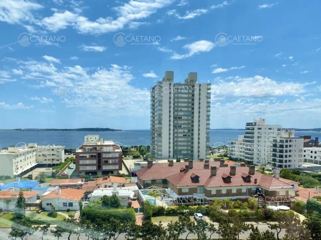 Apartamento en Venta de tres dormitorios, Punta