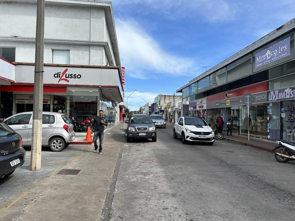 VENTA GRAN LOCAL COMERCIAL ITUZAINGO Y SARANDI