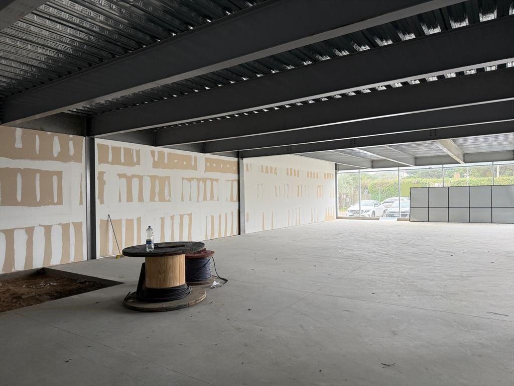 Alquiler local comercial de 233 m² cerca de Punta Shopping.