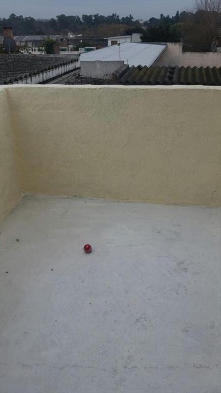 Apartamento- casa al fondo de 4 dormitorios, Sayago