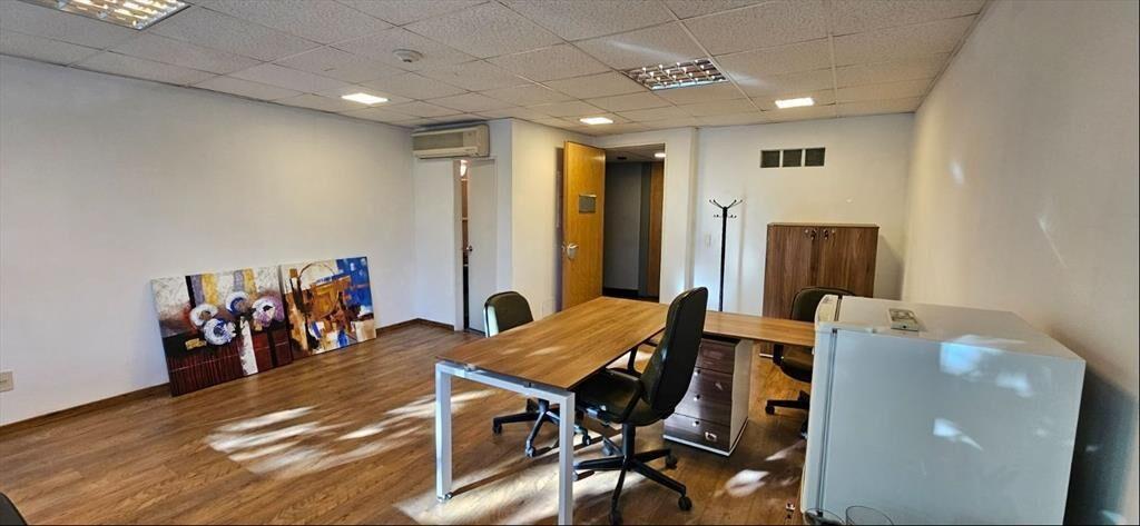 Estupenda oficina en WTC sobre Luis Alberto de Herrera, ide