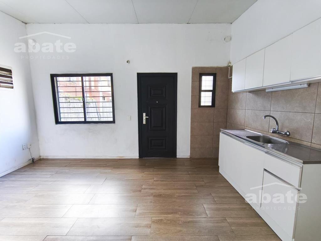Casa en Alquiler de 1 dormitorio en Solymar. Cochera y Parr