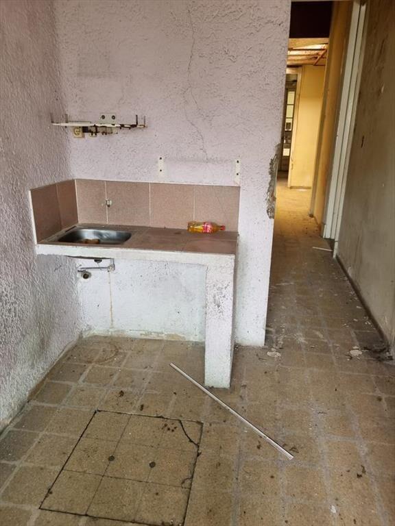 Av 8 de octubre casi Propios , terreno de 450 m2 con altura
