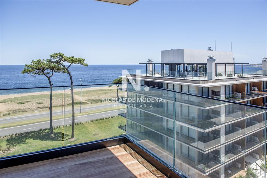 Alquiler en Primera Línea en Pinares: Exclusivo Apartament