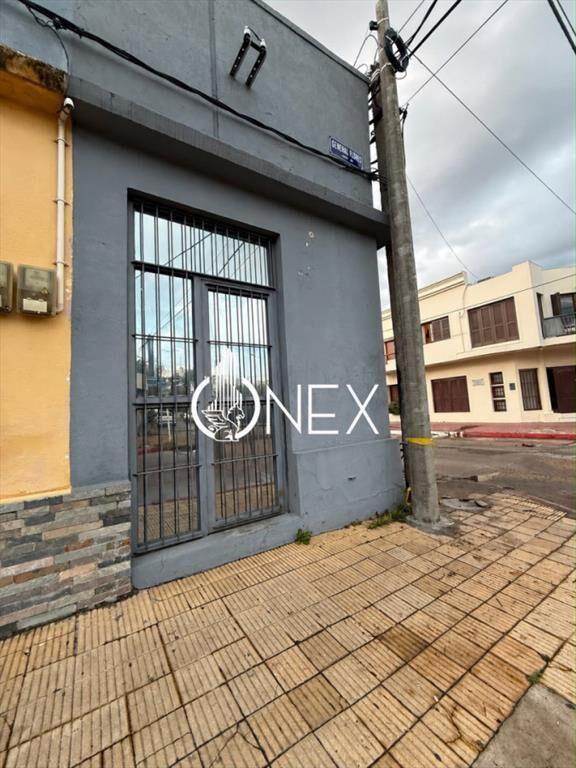 Se alquila local comercial en el centro de