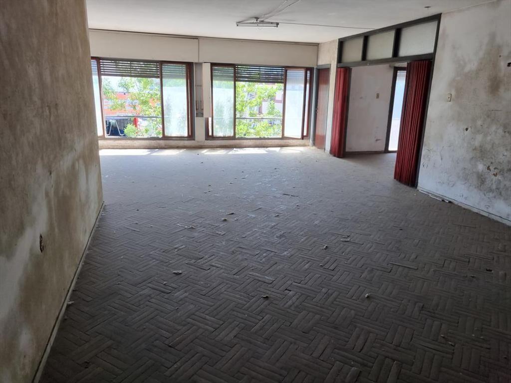Depósito -Av Millan y Domingo Aramburu, 22 mts de Frente, 1