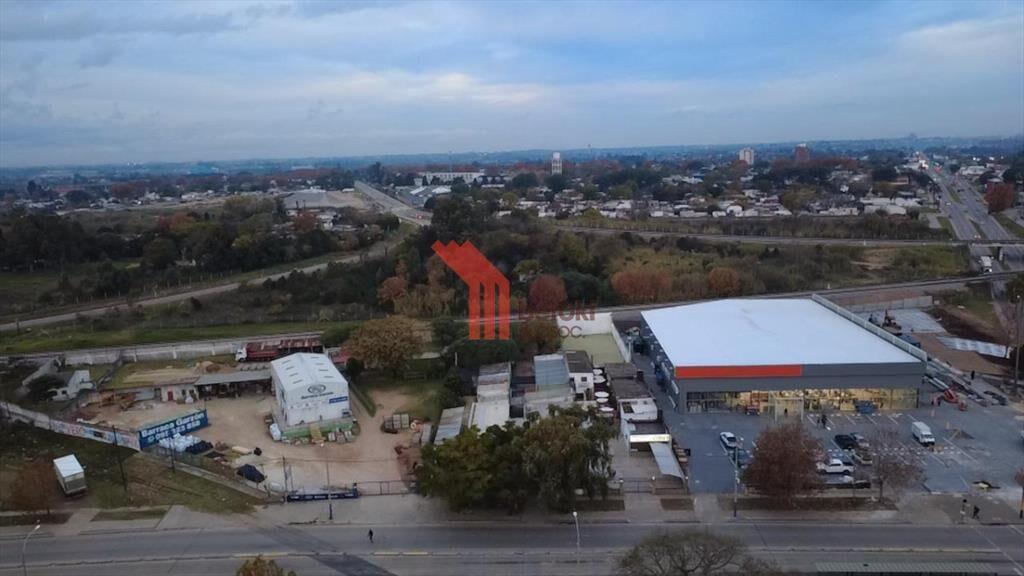 Venta Local comercial, con gran terreno sobre