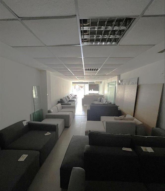 Alquiler local comercial 8 de Octubre (Larravide/Forteza) B