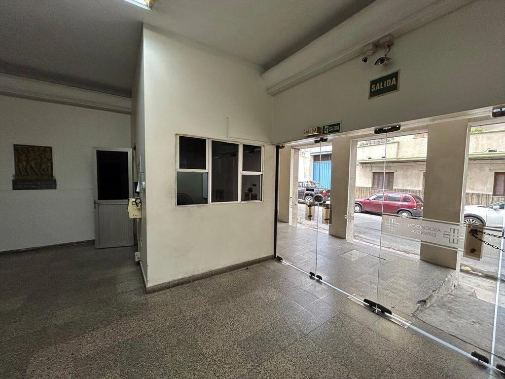 Alquiler - Edificio de tres plantas 994m2, ideal residencial