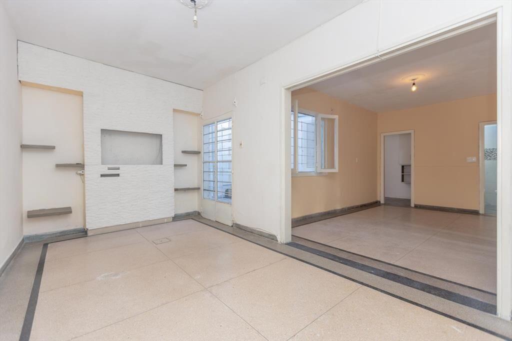 Venta de Casa al Frente con garaje doble, Barbacoa y patio