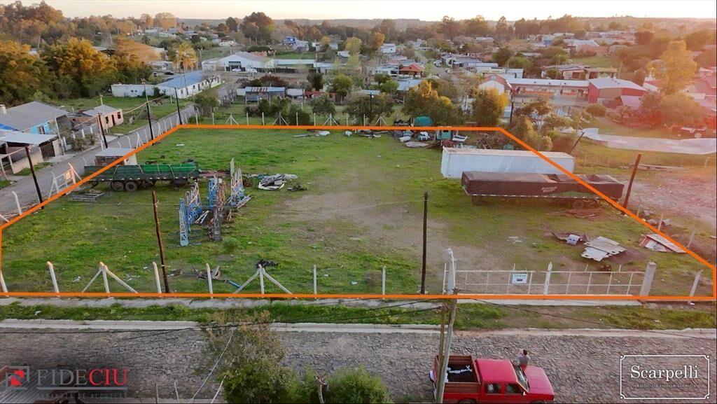 Venta 2 padrones Terreno esquina con frente calle Umberto U