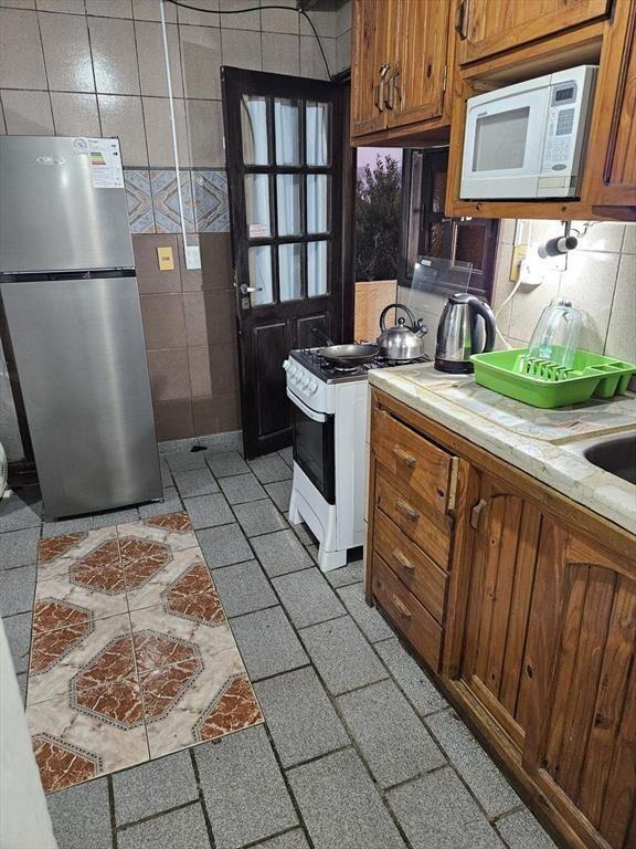 Venta Casa Amueblada - 3 aptos independientes- a 100 m de l