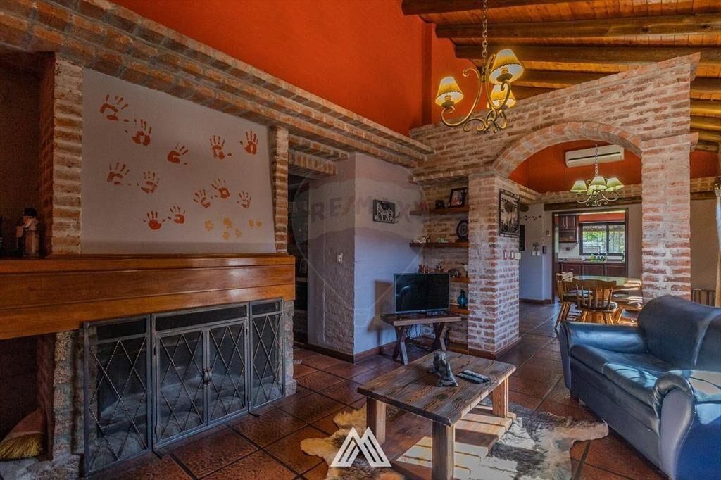 Venta de casa 3 dormitorios con piscina en Pando