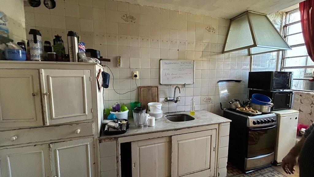 Venta de Casa con 6 dormitorios y patio en Belvedere. CON RE