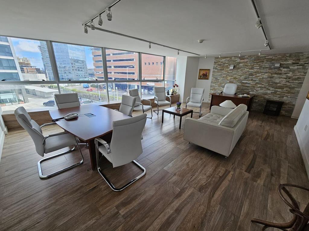 Próximo a Montevideo Shopping: ¡gran oficina de 100m² nueva