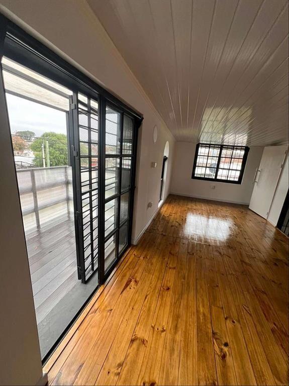 ALQUILER CASA TIPO DUPLEX UN DORMITORIO CON COCHERA