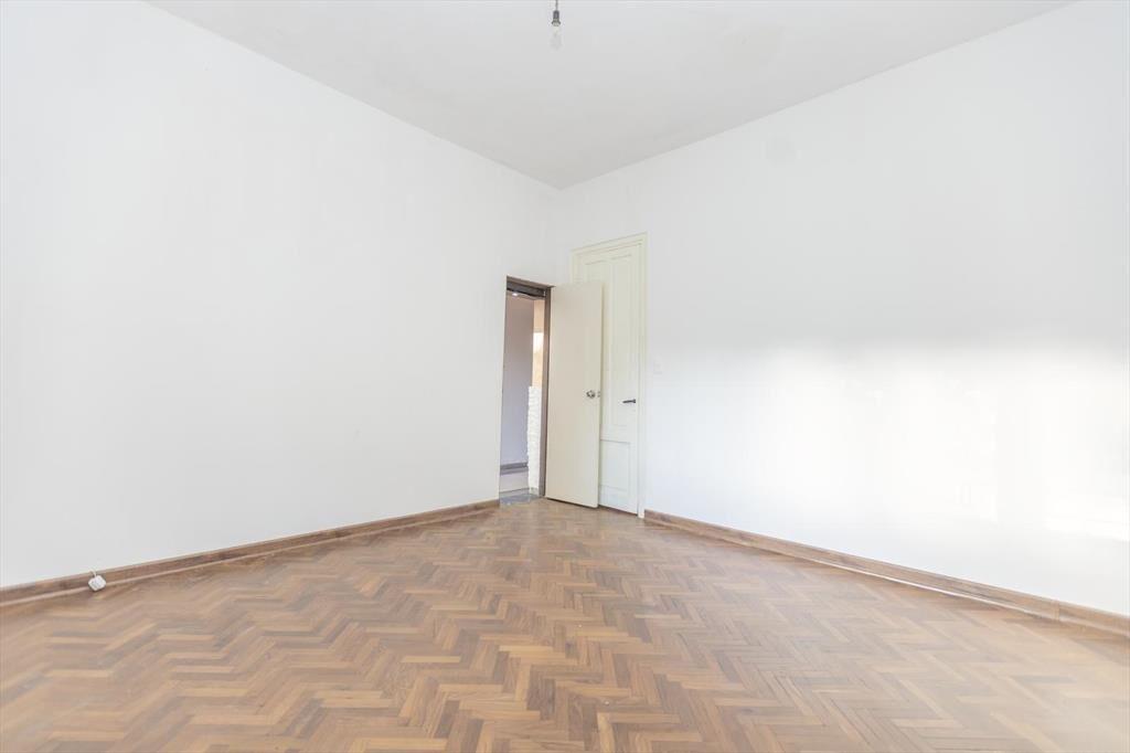 Venta de Casa al Frente con garaje doble, Barbacoa y patio