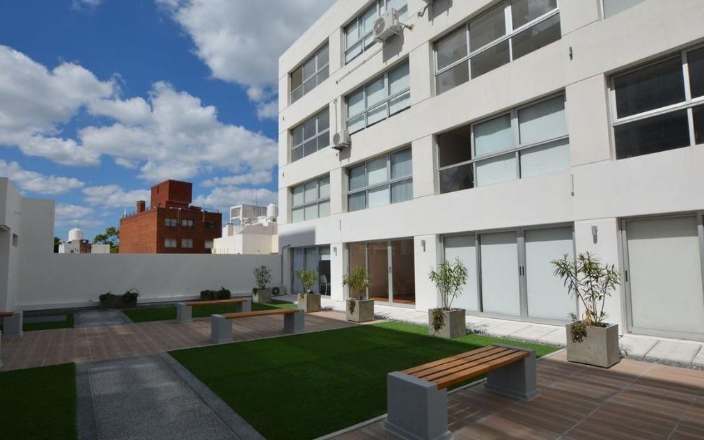 Venta oficina con renta en Pocitos Nuevo - 210