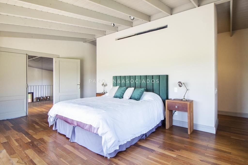Hermosa casa en venta en Pueblo Mio, Manantiales.