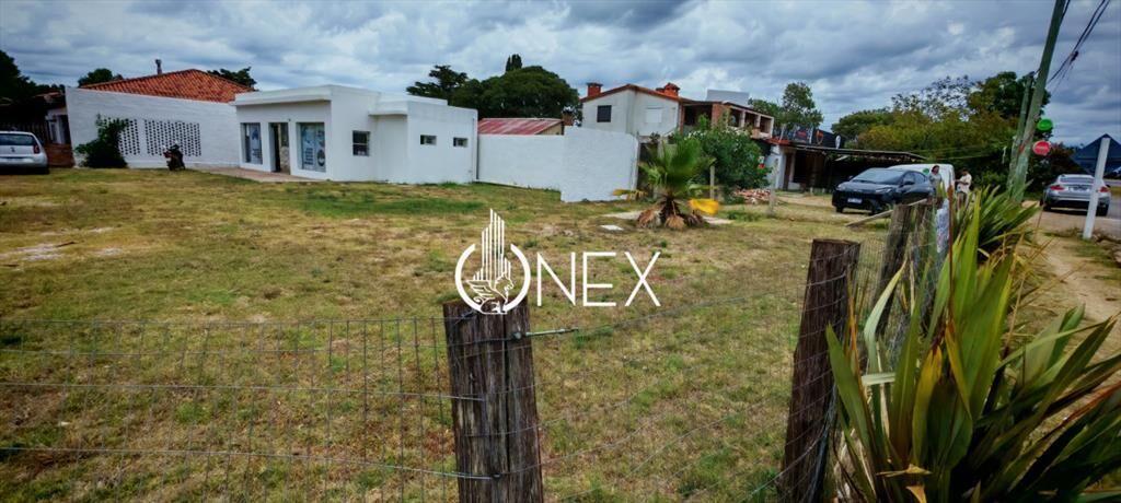 Se alquila terreno en Villa Argentina.