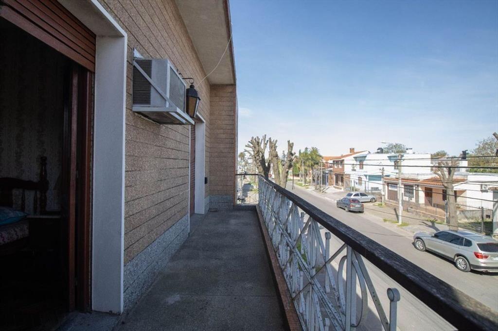 Venta Casa en Las Piedras 4 dormitorios Amplia