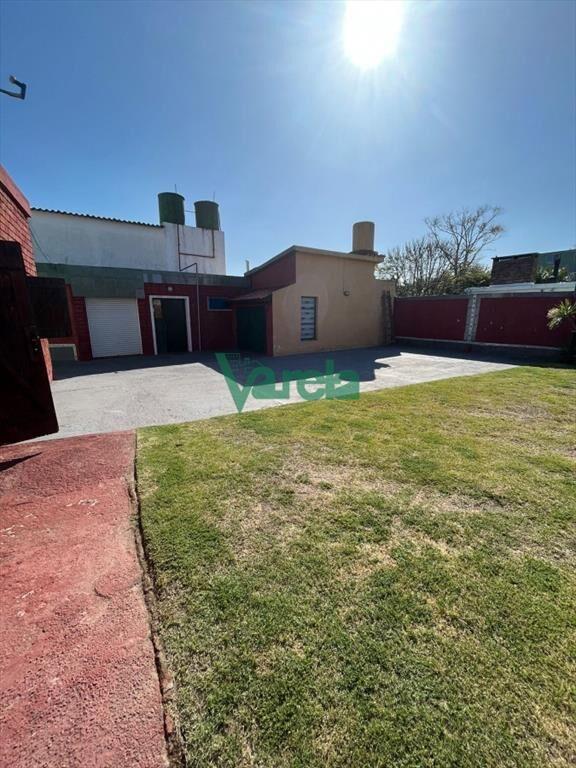 Exclusivo Complejo, casa principal y 10 con a mts
