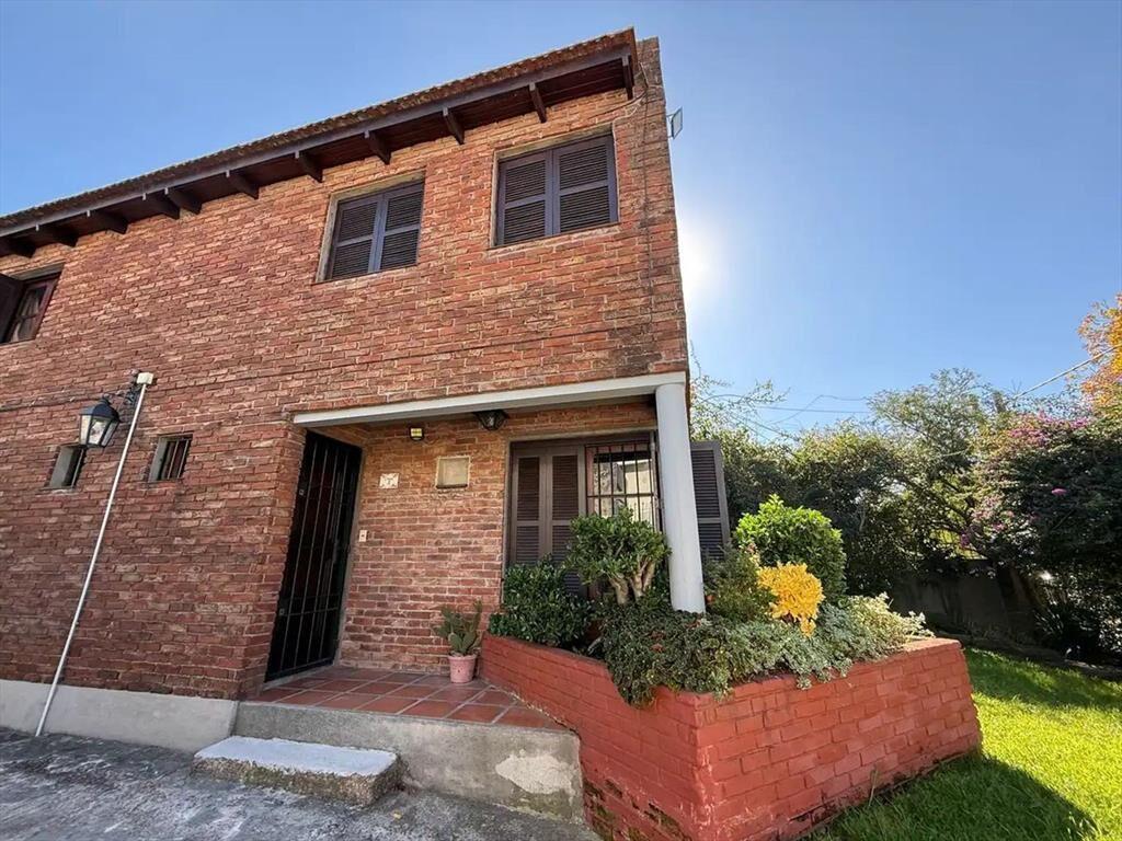 VENTA DUPLEX 2 DORMITORIOS, PATIO - MALVIN NORTE